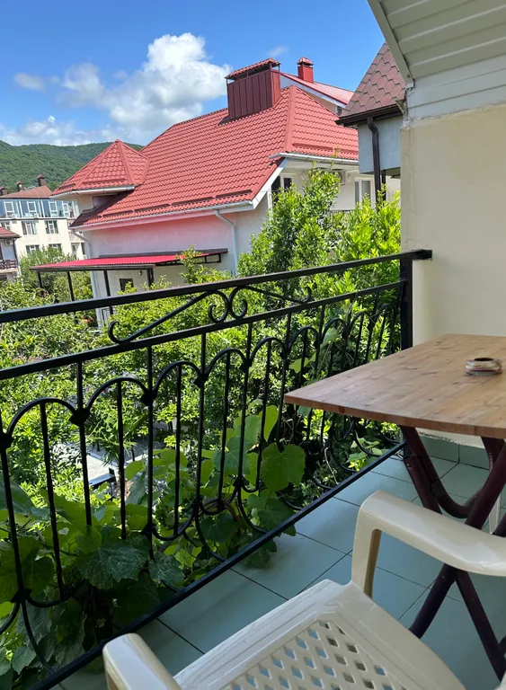 Квартира Квартира Трехместный номер 4 в частном доме Лужайка — Лазаревское