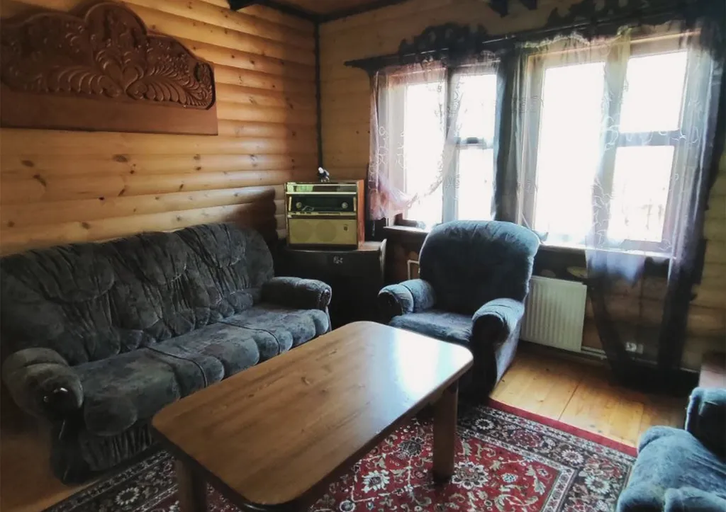 Бревенчатый коттедж на озере Селигер