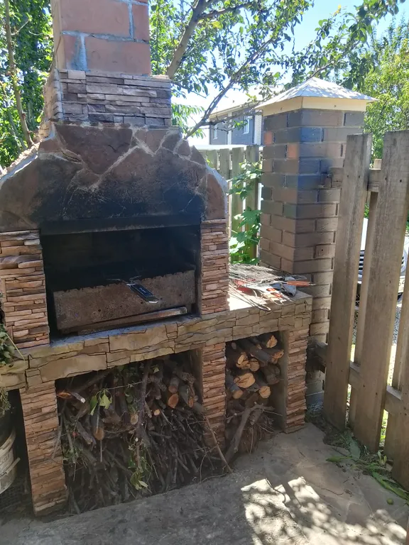 Второй этаж полностью с отдельным входом и крытой парковкой