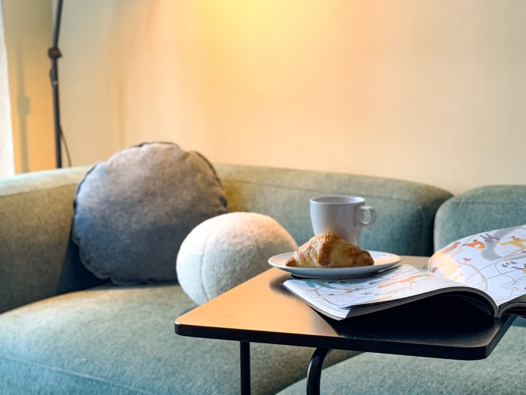 Студия в центре с балконом и стильным дизайном