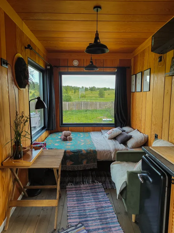 Эстетичный мини-домик с горячими ваннами и купелью