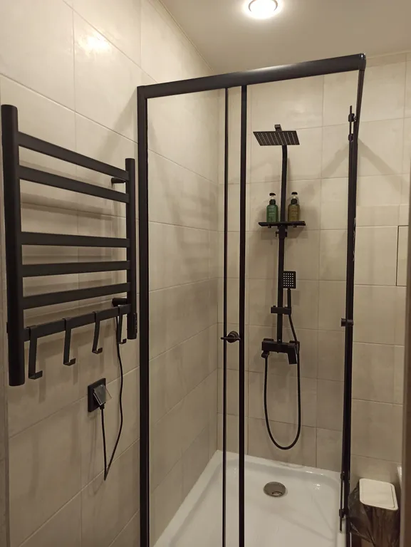 Высокая новостройка в центре города