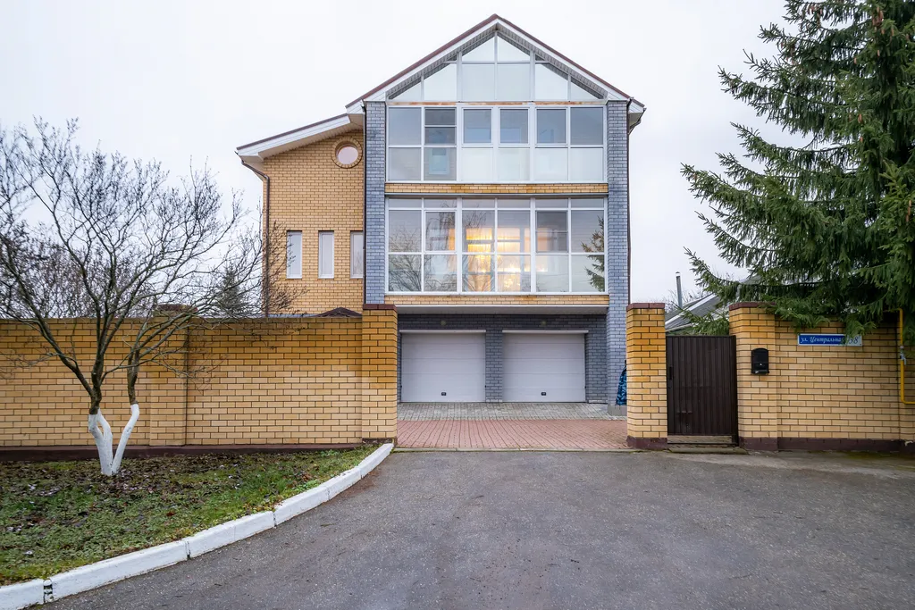 Большой коттедж на берегу Волги