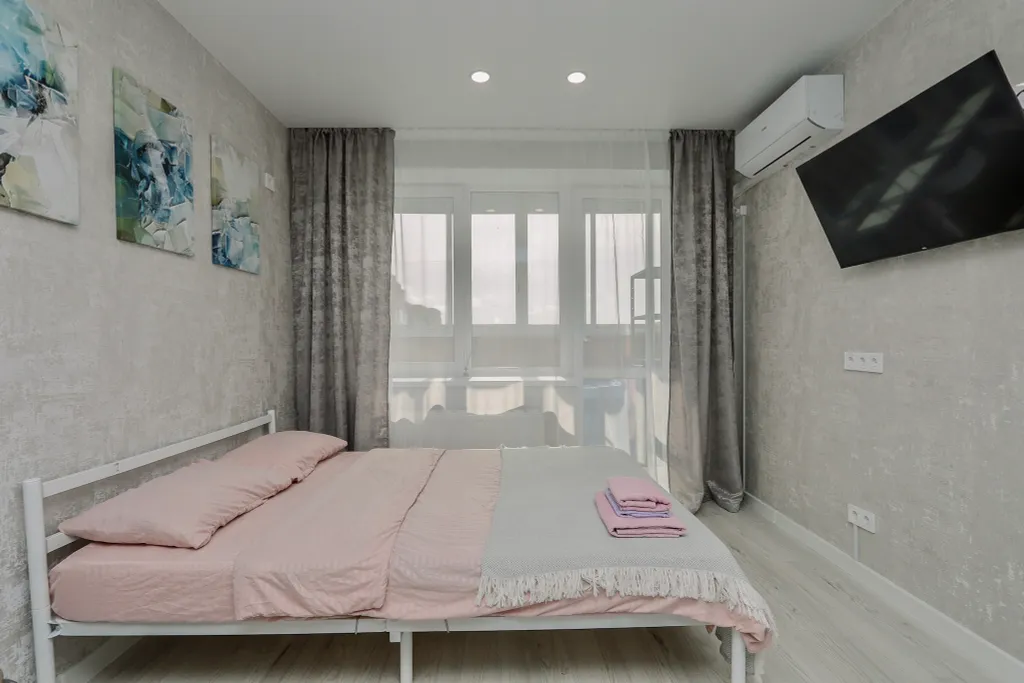 Oчень cветлaя и проcторная квартира с бaлкoном