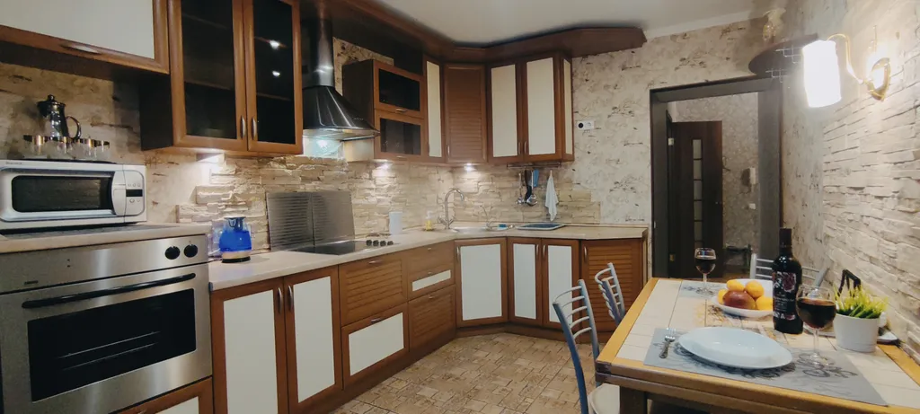 Большая и комфортная двухкомнатная квартира White Lodging