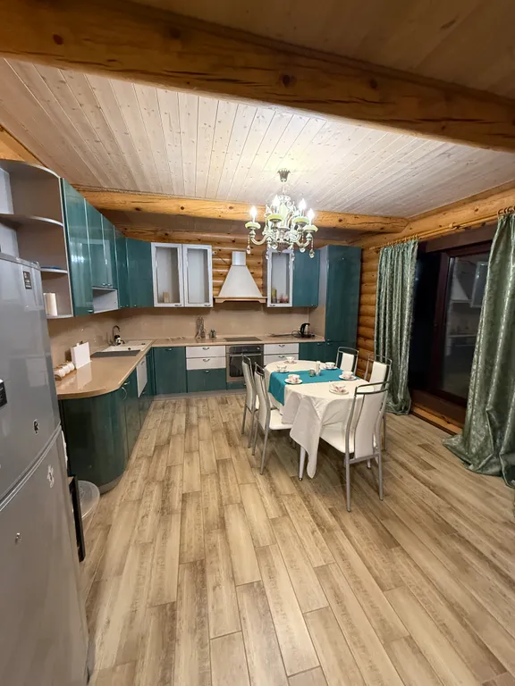 Двухэтажный дом из сруба а Теберде с баней с видом на горы и реку