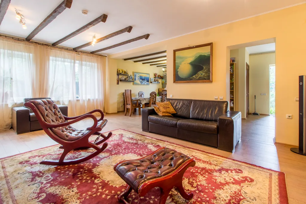 Уютный дом на берегу озера