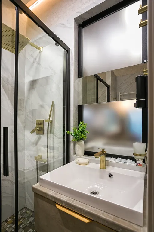 Дизайнерская студия с террасой с видом на море и свой пляж