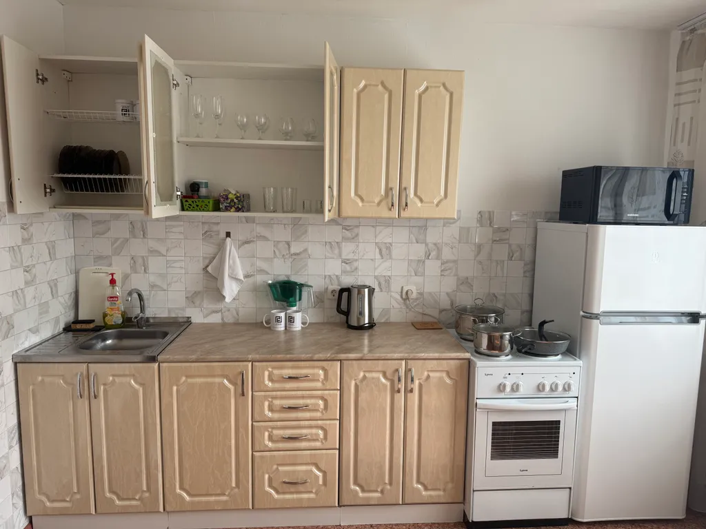 "В Гости!" на Запорожской 57 (2к квартира рядом с БЦ "Сити")