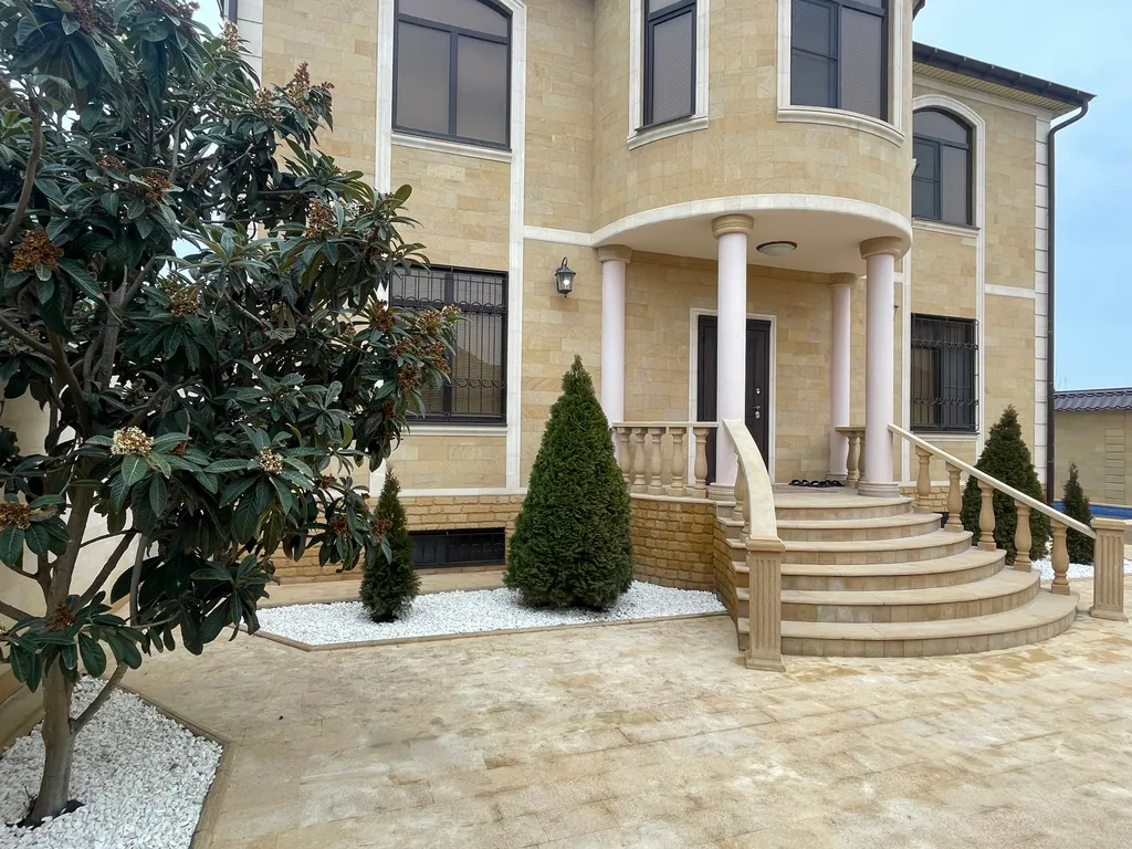 Коттедж с бассейном у Каспия