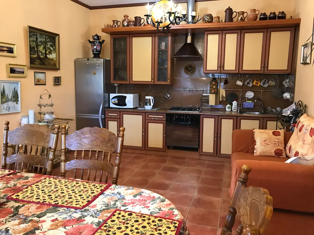 Уютный дом в тихом районе центра города