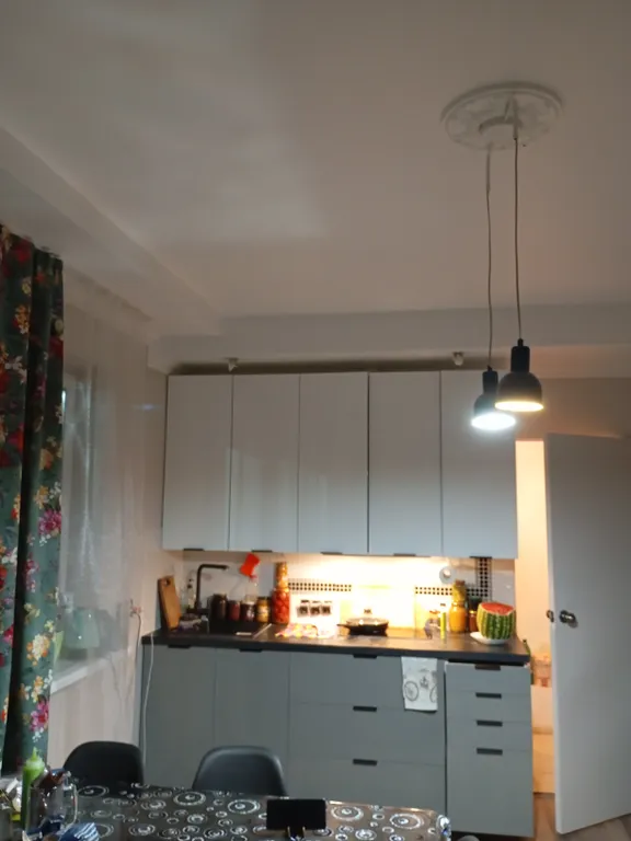 Комната с балконом в мансарде частного дома