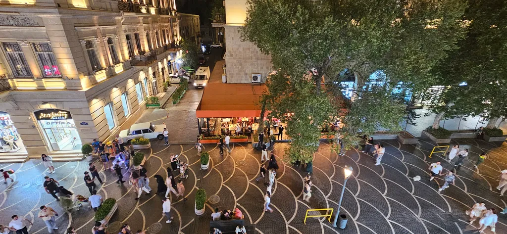 Квартира у ресторана Колорит