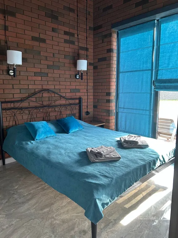 Частный дом с футбольным полем