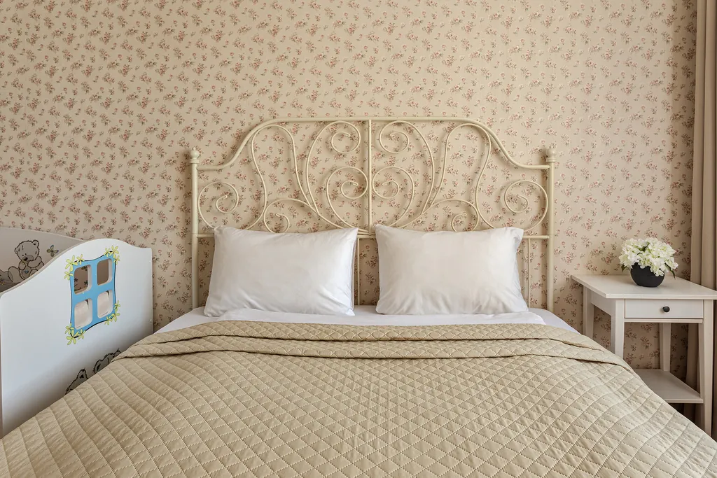 FullHouseApart Двухкомнатная квартира с балконом и детской кроваткой