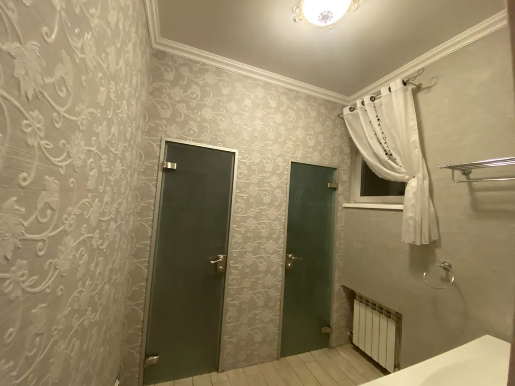 Дом с бассейном в лесу