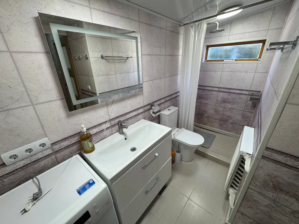 Коттедж Трёхкомнатный дом со своей территорией и автопарковкой, рядом море — Геленджик