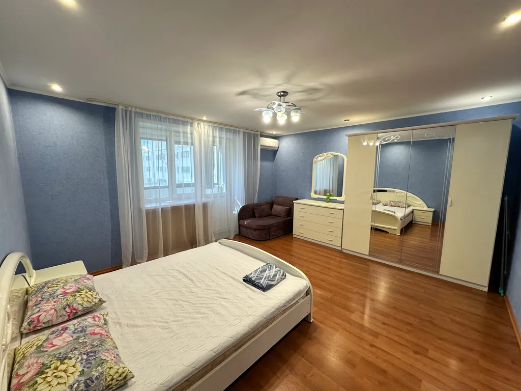 Квартира Квартира для большой семьи в центре с видом на кремль+паркинг и сауна — Казань