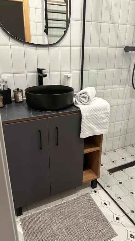 Дом с мольбертом