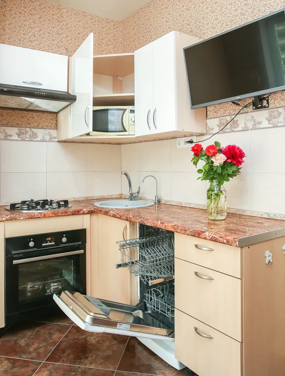 Светлая двухкомнатная квартира в тихом зелёном районе