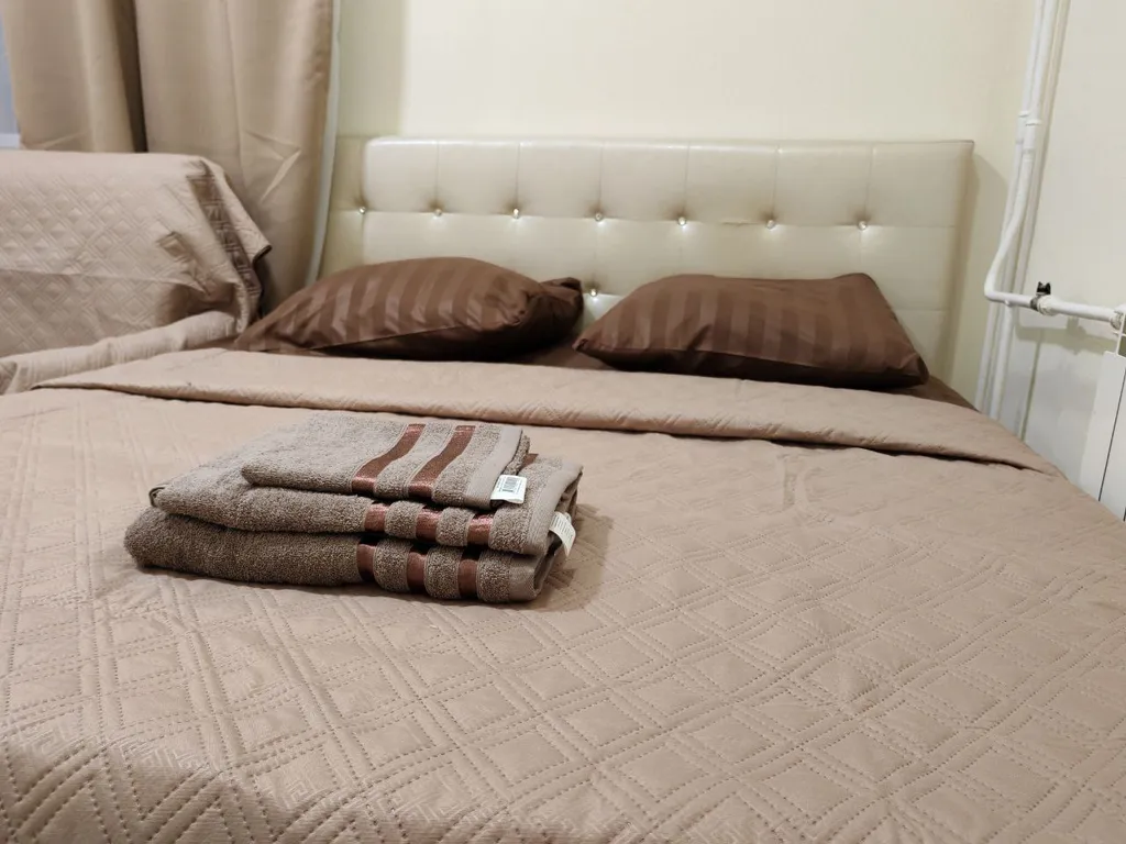 Светлая квартира с большими окнами и высокими потолками