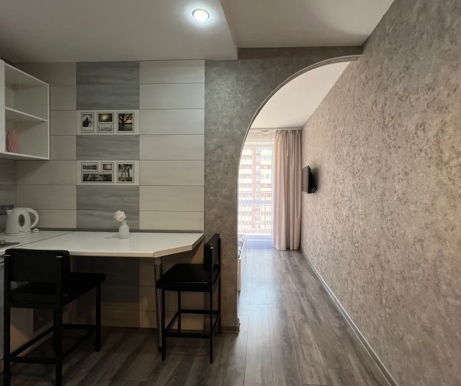 Студия на двоих у Аэропорта с панорамным окном