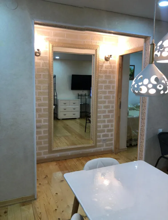 Уютная двухкомнатная квартира в центре Пицунды