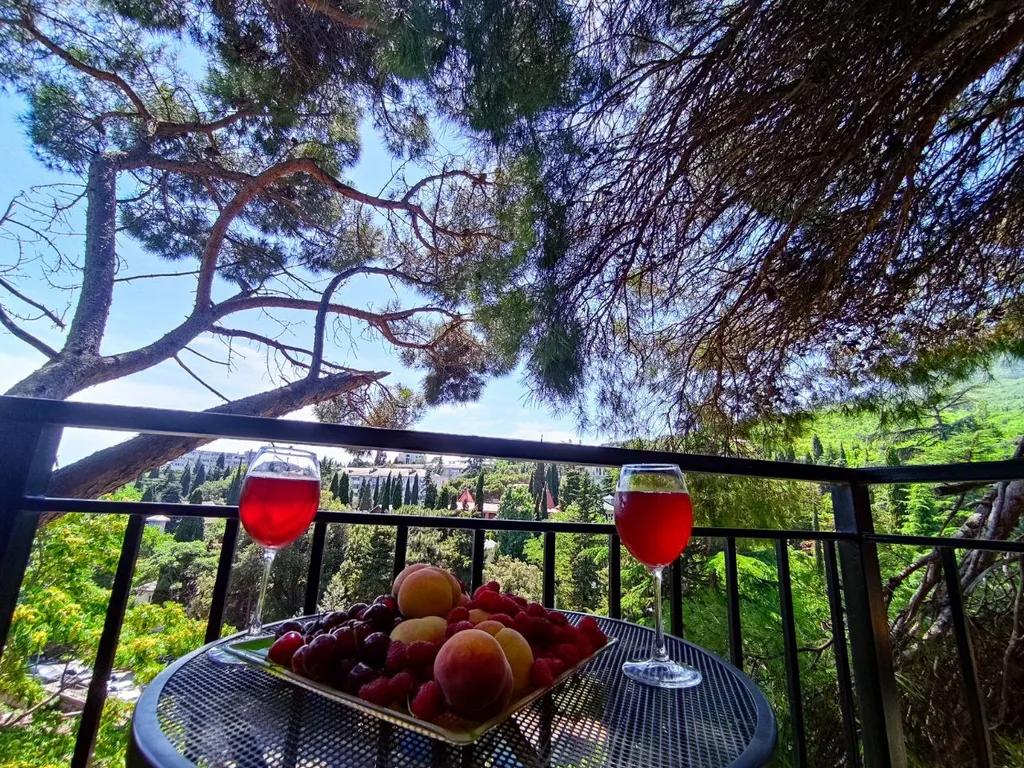 Квартира Студия с балконом и панорамными окнами — аренда посуточно в Гурзуф