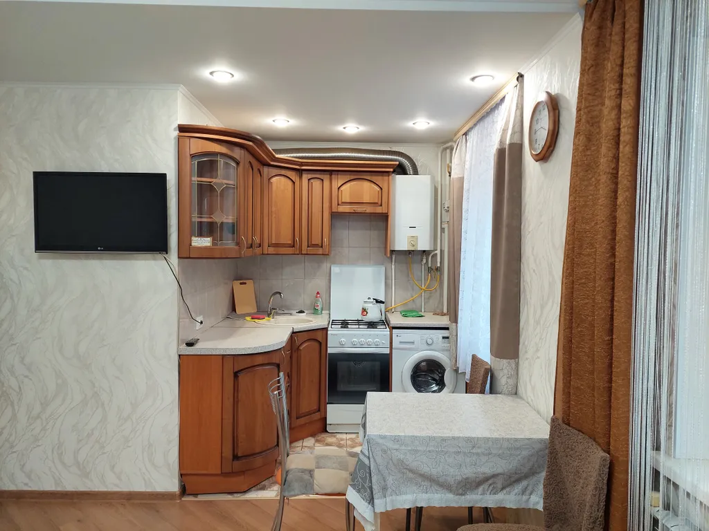 Двушка в центре, у хрустального рынка с новым ремонтом