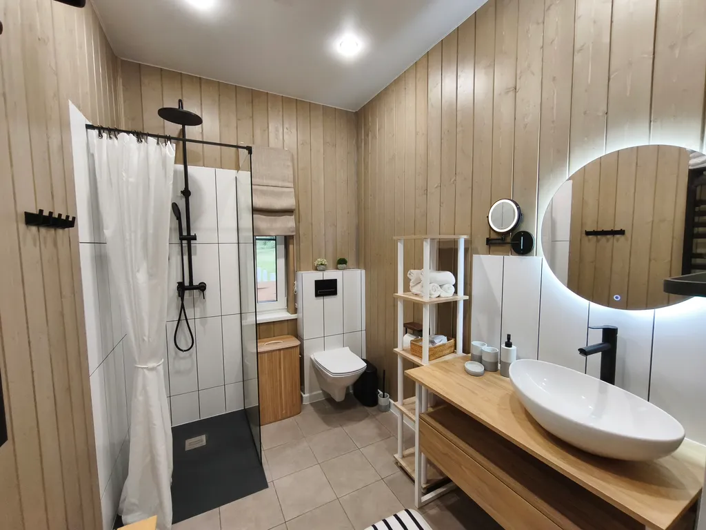 Skandi рыбка загородный дом у пруда в Подмосковье