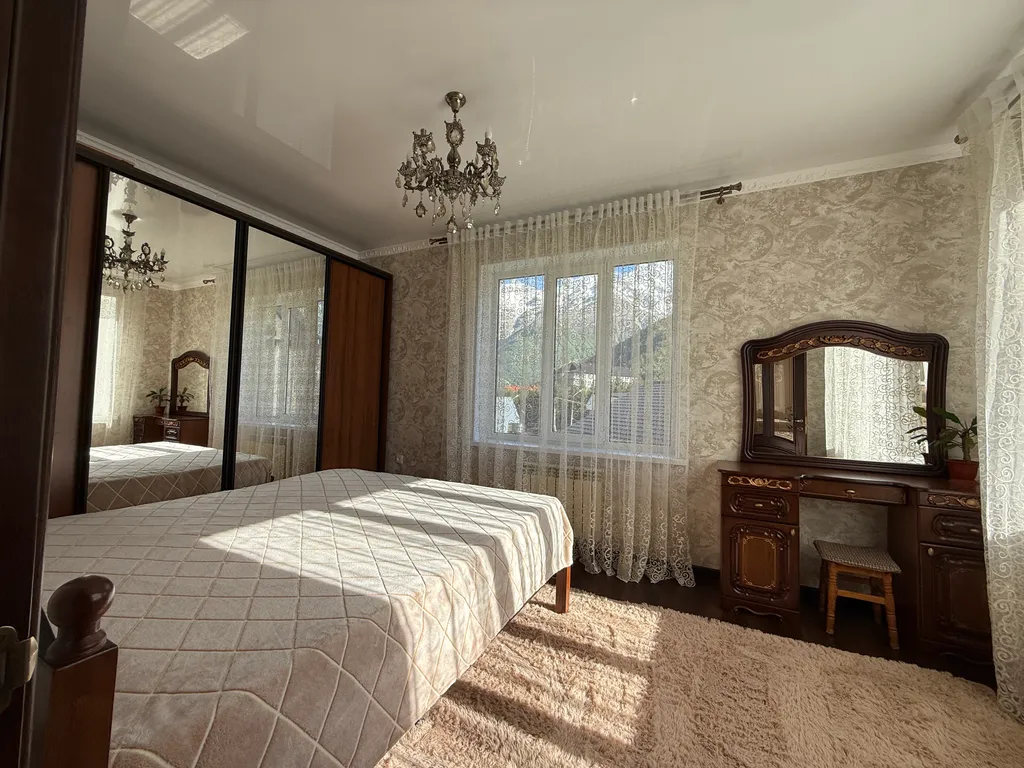 Уютный домик в сказочном месте