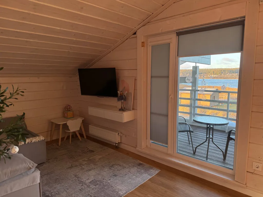 Большой дом с видом на озеро, 3 спальнями, сауной и настольным футболом