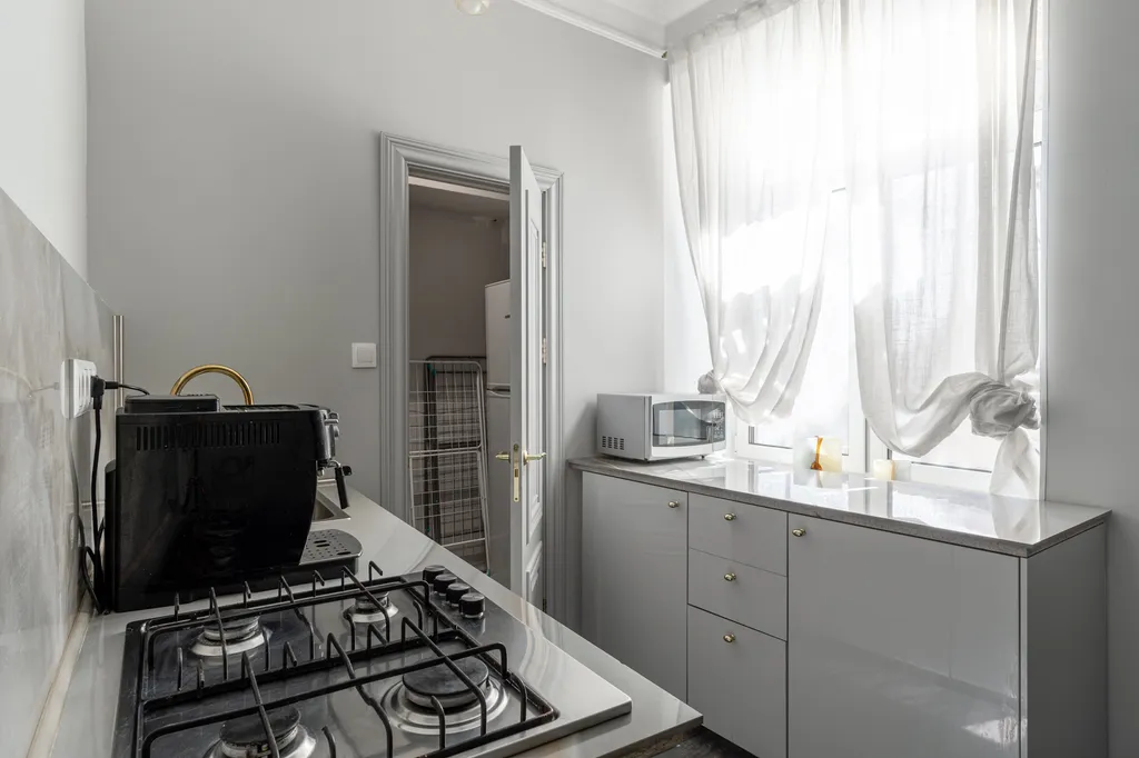 Четырехкомнатная квартира с бaлкoнoм в цeнтрe