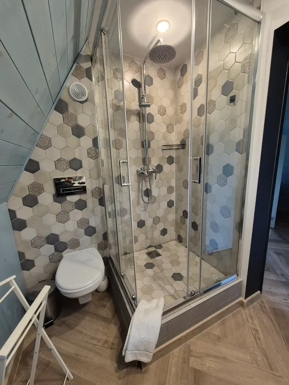 Уютный домик Синий A-Frame с террасой