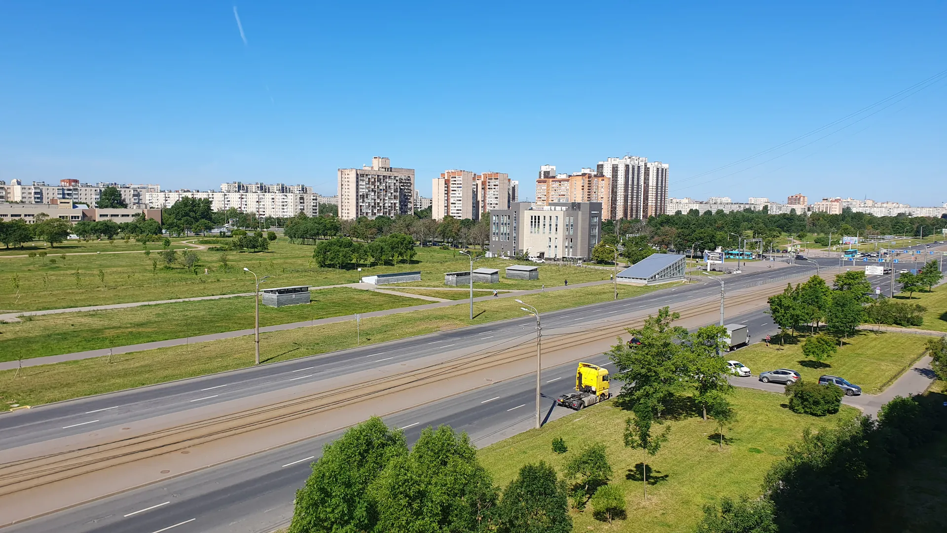 Вид на СМ-Клиника.