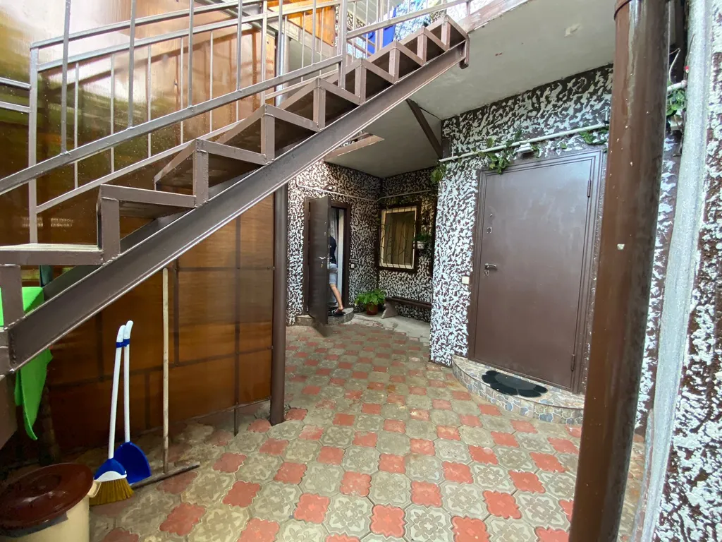 Двухкомнатный номер с хорошими условиями в шаговой доступности от моря