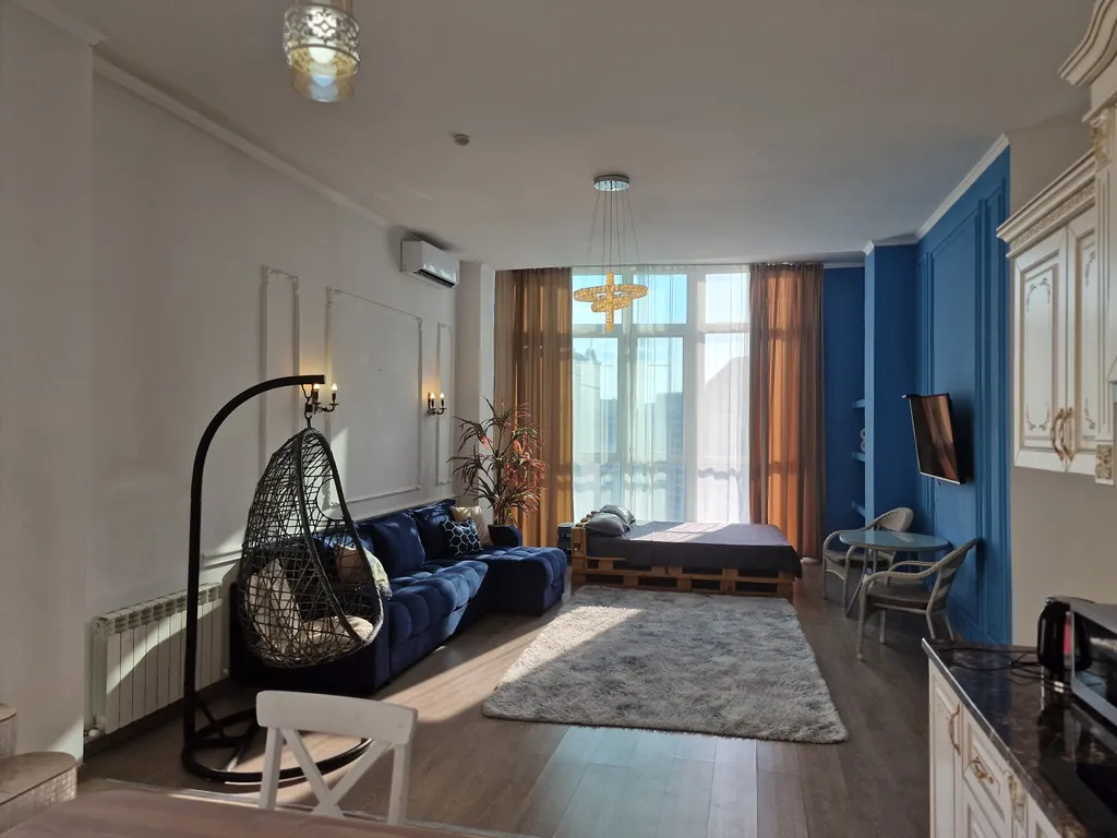 Квартира Современные апартаменты с террасой и видом на горы — аренда посуточно в Алматы