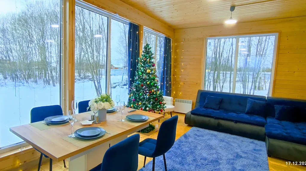 Дом с купольной беседкой на природе