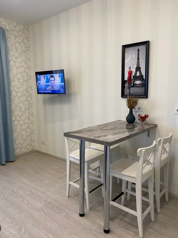 Окно в Париж