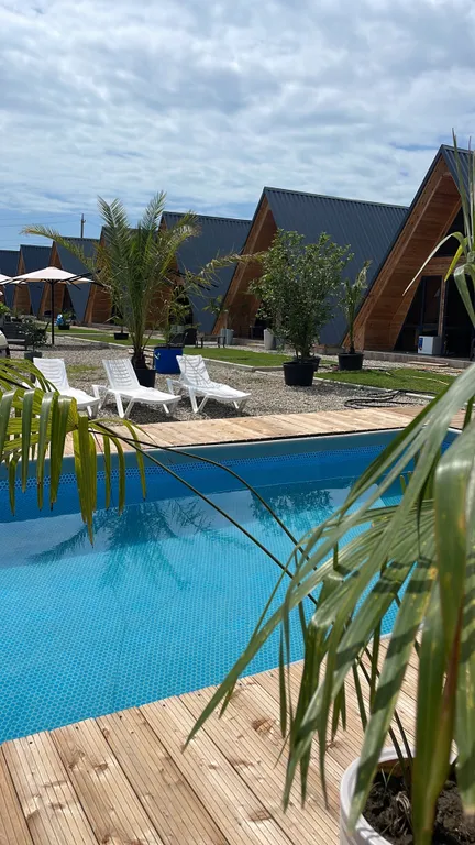 Атмосферные дома a-frame на берегу моря