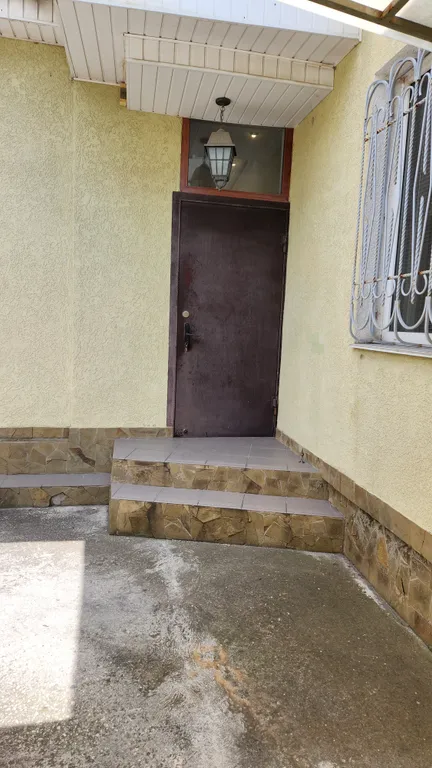 Дом с отдельным двором рядом с Театральной площадью