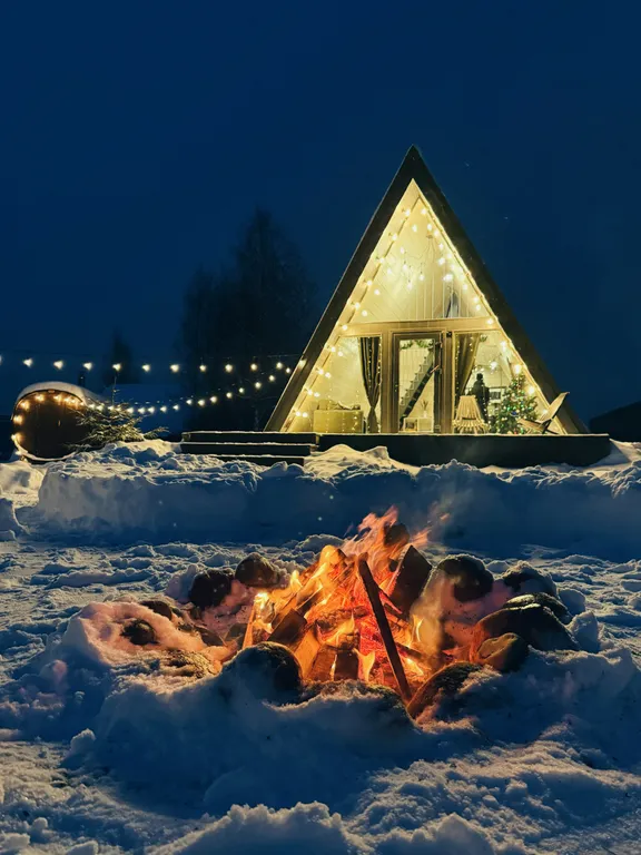 Домик в шалаше в деревне