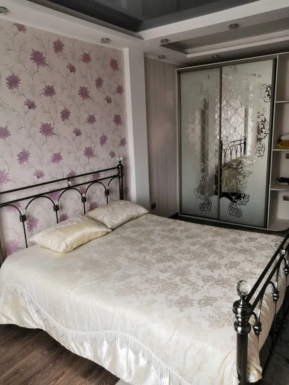 Уютная квартира в центре левого берега — аренда посуточно в Омск