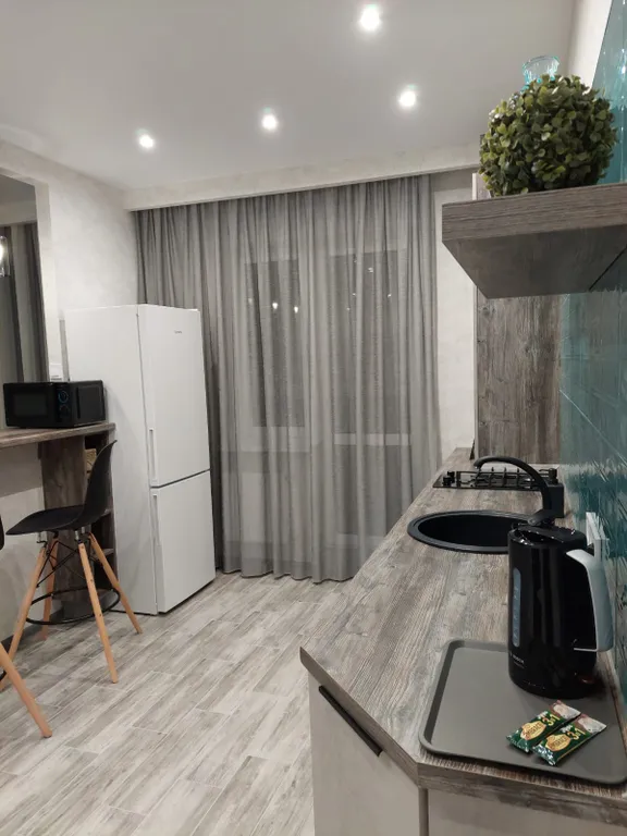 Студия с камином и креслом - коконом для двоих