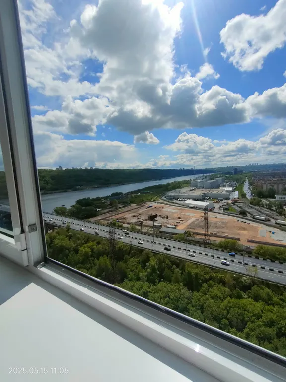Уютная двухкомнатная квартира с видом на город и реку с 25 этажа