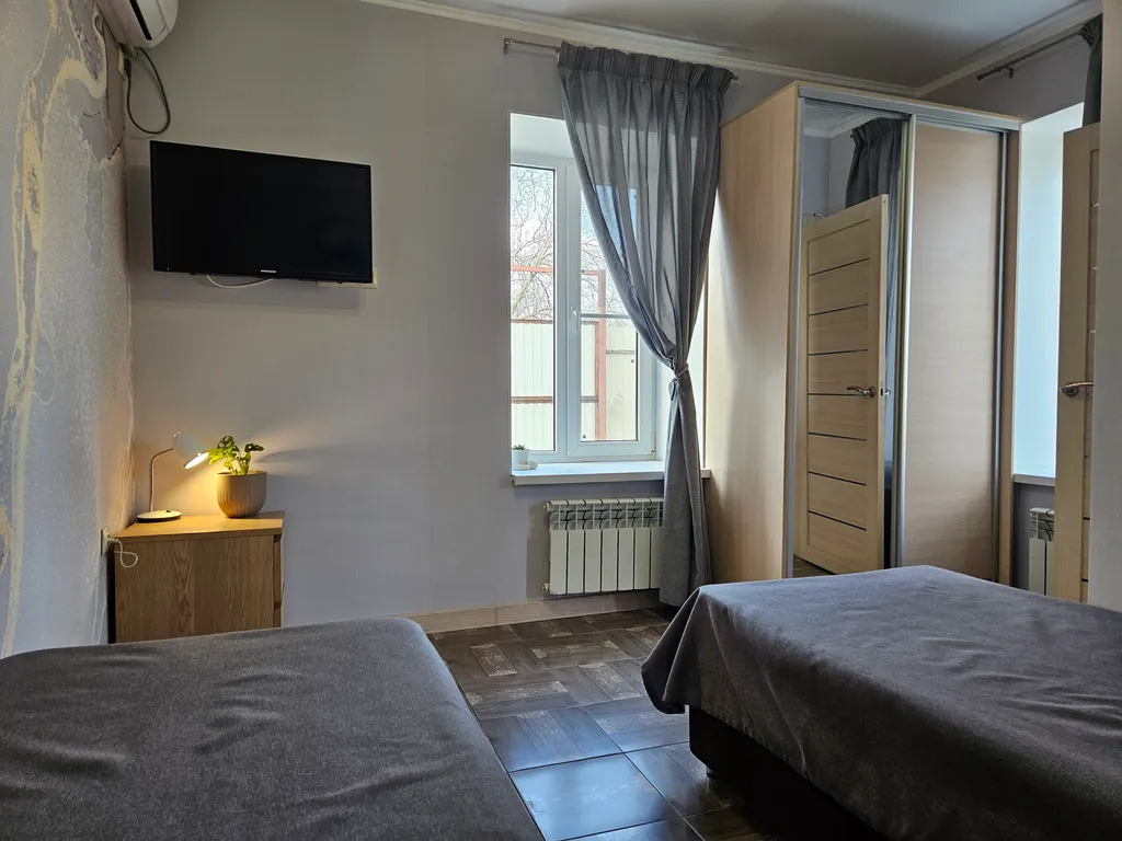 Уютный дом с современным интерьером в Таганроге со своим двором!