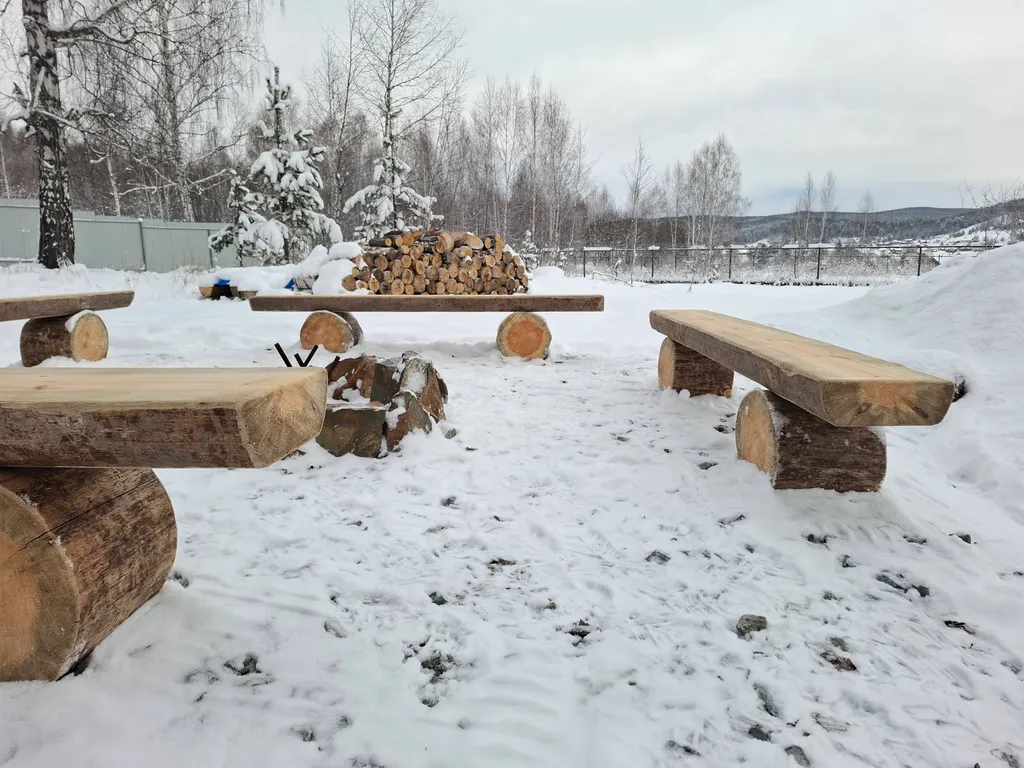 Дом в лесу с большой террасой