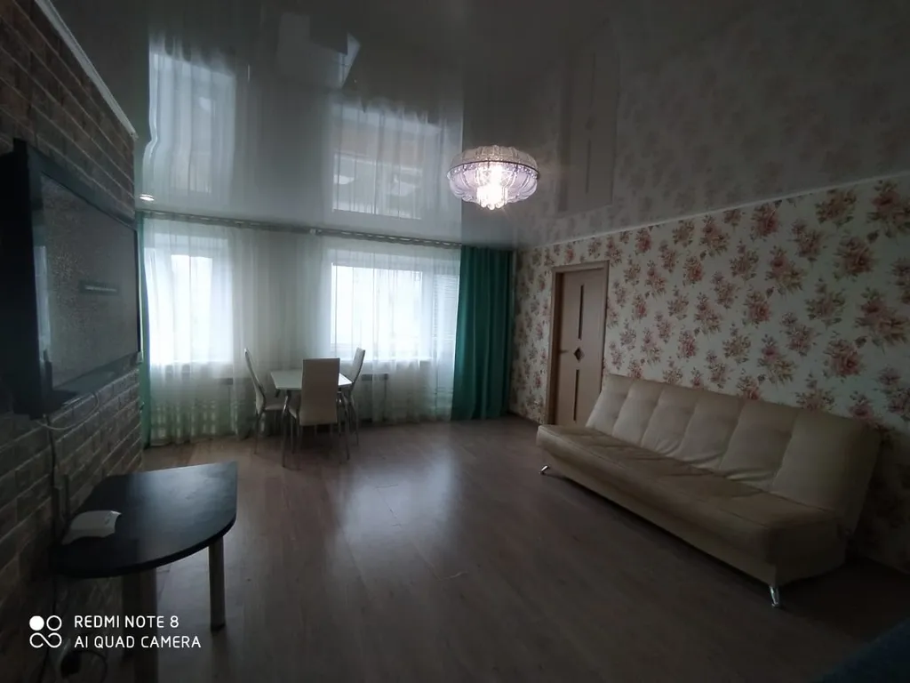 Квартира Центр города, большая гостинная — аренда посуточно в Краснотурьинск