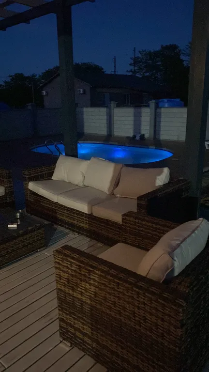 Дом с бассейном у моря