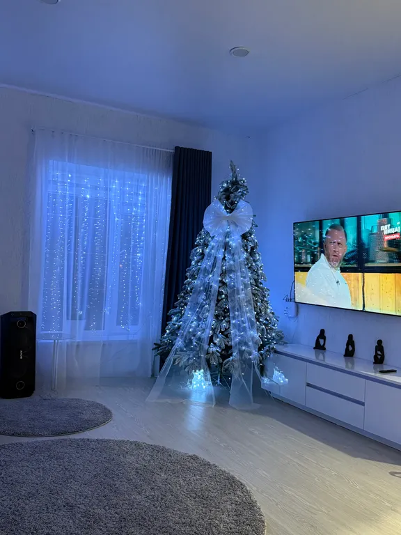 Дом на берегу реки с баней